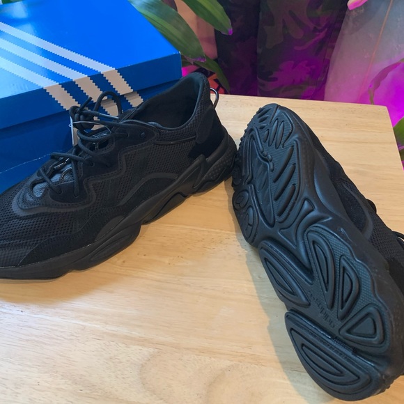 ozweego black carbon